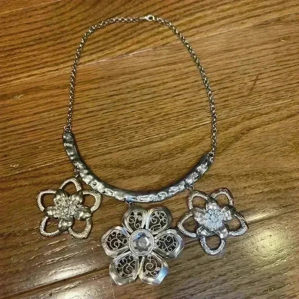 Hammered Silver Flower Necklace With Stones Classic‎ Timeless